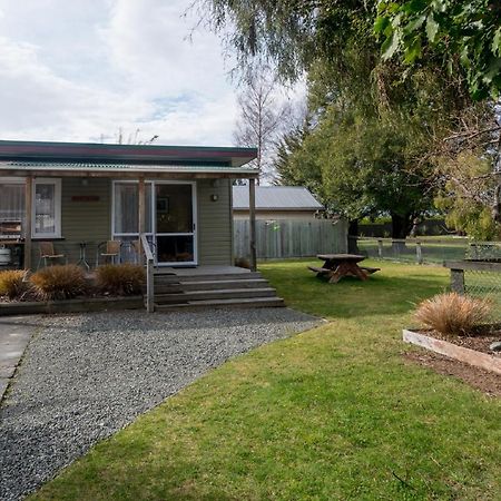Accommodation Fiordland The Bach - One Bedroom Cottage At 226B Milford Road Te Anau Eksteriør billede
