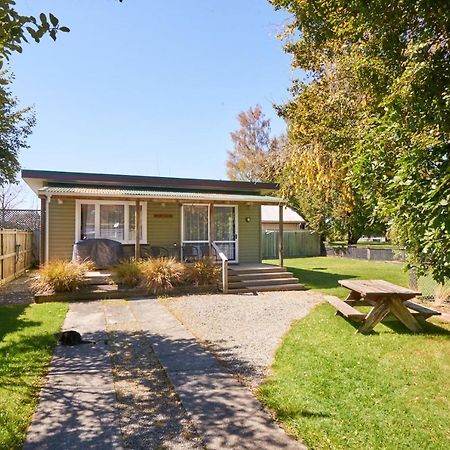 Accommodation Fiordland The Bach - One Bedroom Cottage At 226B Milford Road Te Anau Eksteriør billede