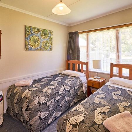 Accommodation Fiordland The Bach - One Bedroom Cottage At 226B Milford Road Te Anau Eksteriør billede