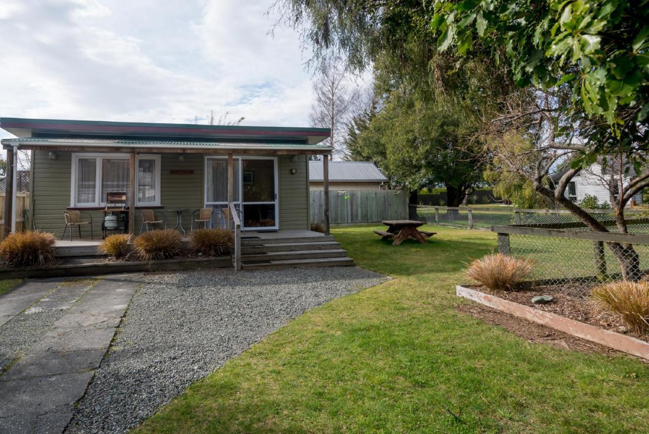Accommodation Fiordland The Bach - One Bedroom Cottage At 226B Milford Road Te Anau Eksteriør billede