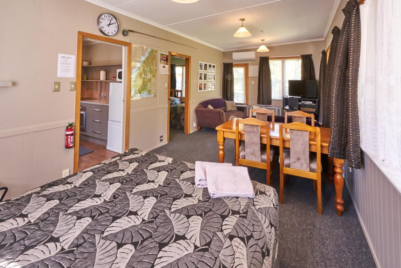 Accommodation Fiordland The Bach - One Bedroom Cottage At 226B Milford Road Te Anau Eksteriør billede
