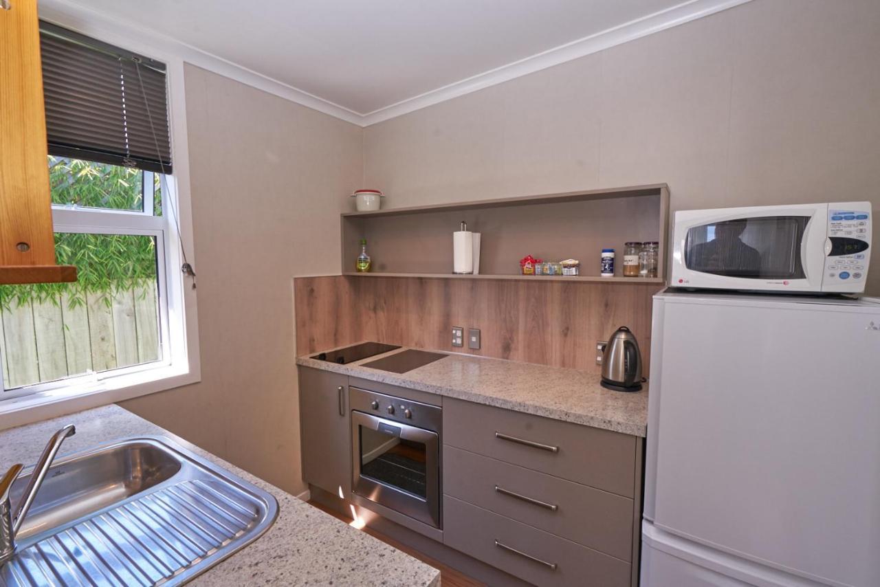 Accommodation Fiordland The Bach - One Bedroom Cottage At 226B Milford Road Te Anau Eksteriør billede