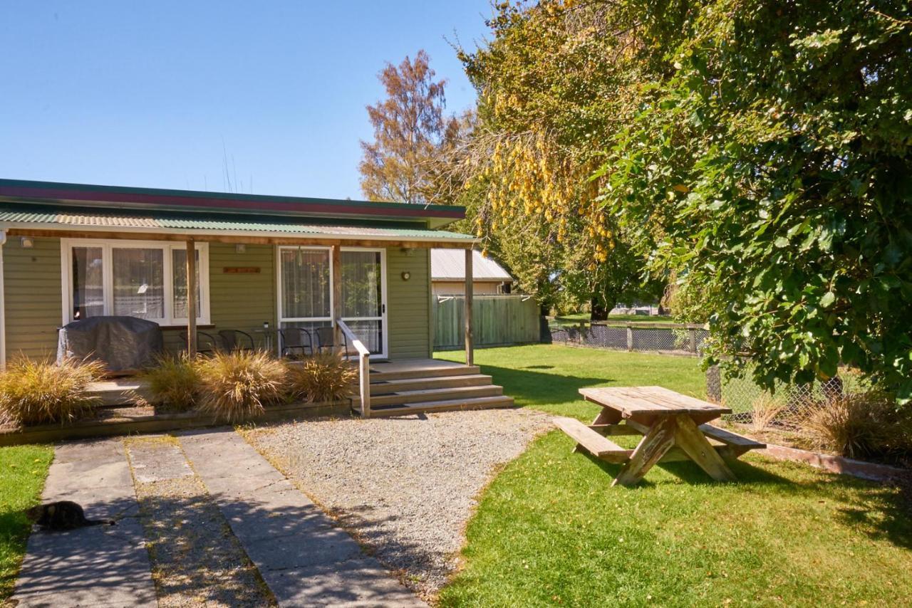 Accommodation Fiordland The Bach - One Bedroom Cottage At 226B Milford Road Te Anau Eksteriør billede