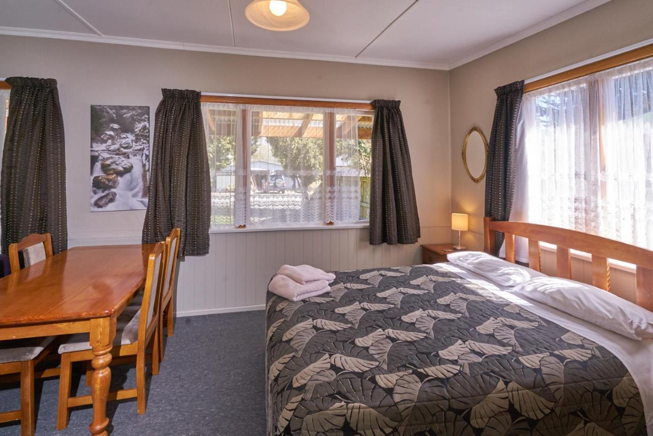 Accommodation Fiordland The Bach - One Bedroom Cottage At 226B Milford Road Te Anau Eksteriør billede