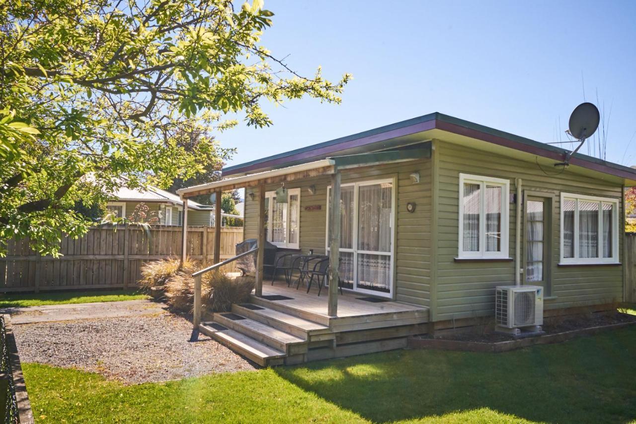 Accommodation Fiordland The Bach - One Bedroom Cottage At 226B Milford Road Te Anau Eksteriør billede
